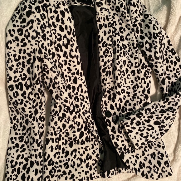 Unique Blazer - Picture 2 of 3